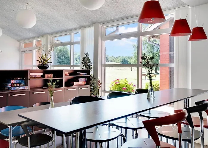 希勒勒大宿舍酒店 *